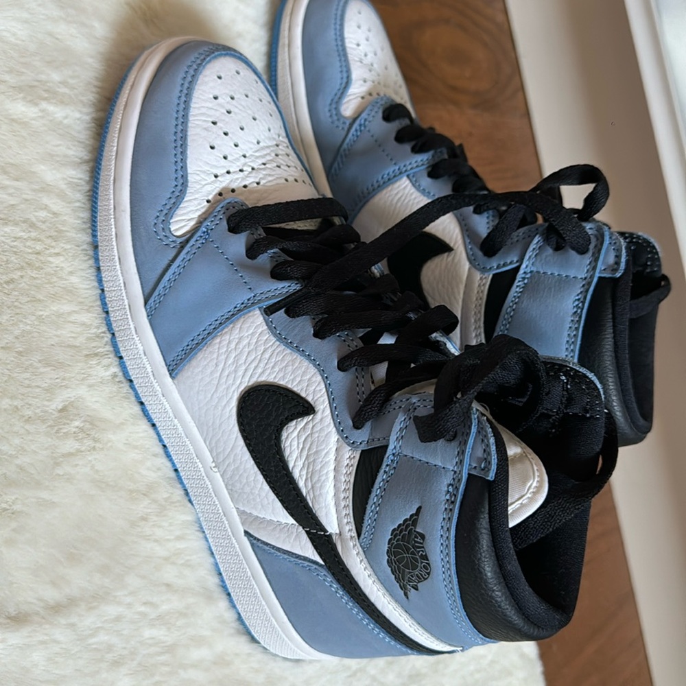 Air Jordan 1 Retro Hi OG-excellent condition